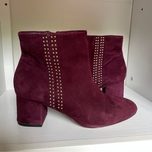 White House Black Market Zeek Studded Suede Ankle Boots Size 7.5 in "Plum"